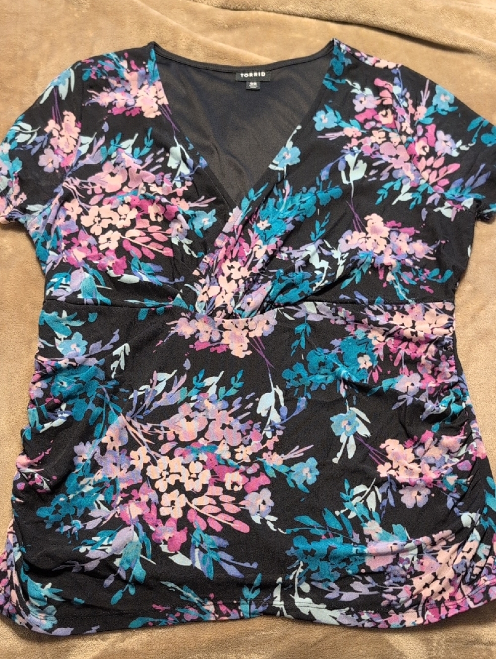 torrid Black Floral V-Neck Short Sleeve Top Stretch Mesh Lined Size 00 (10)